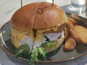 Omnipork truffle cheese burger at Vegan Amore 蔬慕 in Taipei