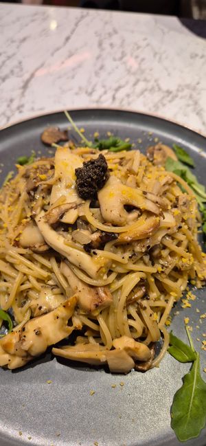 Truffle mushroom spaghetti at Vegan Amore 蔬慕 in Taipei