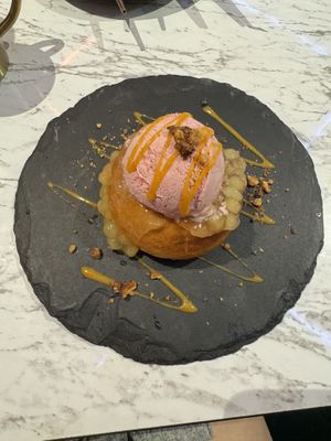 Cinnamon roll dessertt  at Vegan Amore 蔬慕 in Taipei