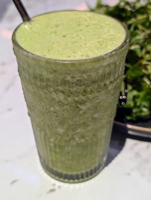 Kale and fruit smoothie 😋 at Vegan Amore 蔬慕 in Taipei