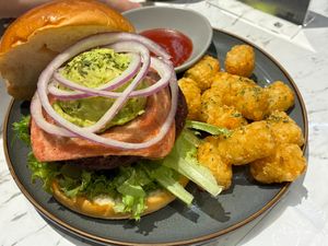 Beef burger with bacon and guacamole at Vegan Amore 蔬慕 in Taipei