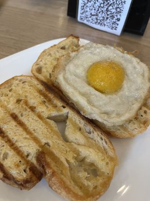 Pão com ovo vegano 🌱   at Caneca Café in Sao Paulo