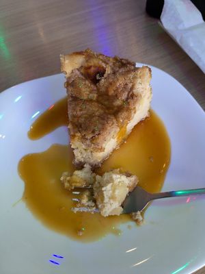 Cheesecake de maçã verde com calda de caramelo at Caneca Café in Sao Paulo