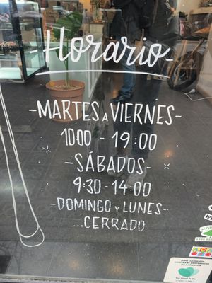 Opening hours at La Consciente in Barcelona