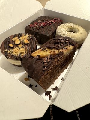 Brownie + Lavender doughnut + Nutella cheesecake + Banana bread at La Consciente in Barcelona
