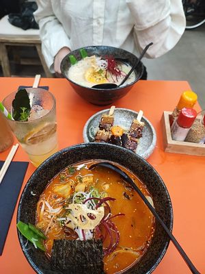 Curry Ramen, Yakitori und Tonkotsu Ramen at Beyond Ramen in Berlin