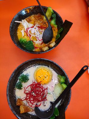 Tonkotsu og curry ramen at Beyond Ramen in Berlin