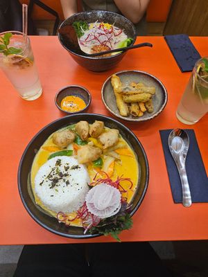 Tantan ramen, tempura and (Indian) curry with karaage at Beyond Ramen in Berlin