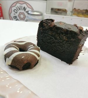 Biscocho de plátano y chocolate, y donut at Divina Berlina in Tenerife