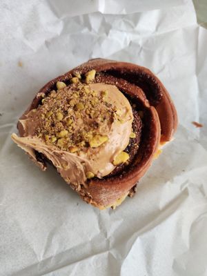 Cinnamon roll with pistachio at Divina Berlina in Tenerife