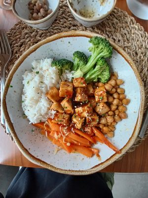 Terryaki tofu at Adega 22 in Vila Nova De Milfontes