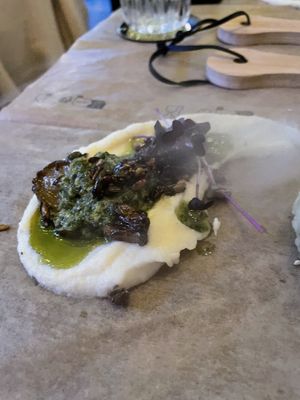 Selleriecreme mit Pesto und Pilzen   at Heaven's Kitchen in Stuttgart