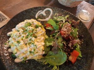 Das "Rührei" ist auf Tofubasis at Heaven's Kitchen in Stuttgart