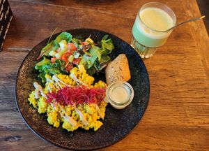 Scrambled Veggs & Matcha Latte at Heaven's Kitchen in Stuttgart