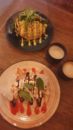 Sweet Croffle and Croissant with "vegan scrambled eggs" at Heaven's Kitchen in Stuttgart