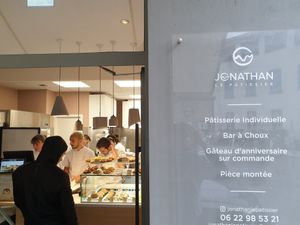 Outside at Jonathan Le Pâtissier in Nice