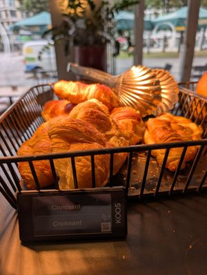 Clearly labelled vegan options at KOOS Bowls & Bar in Munich