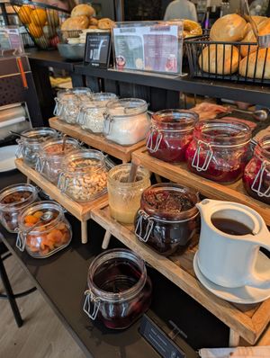 Spreads, seeds and nuts at KOOS Bowls & Bar in Munich