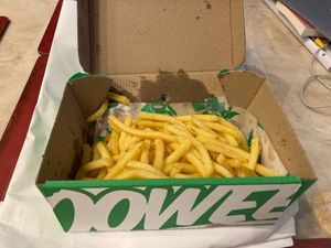 Garlic butter fries at Oowee Vegan in Brighton