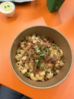 Mac and cheese   at Oowee Vegan in Brighton