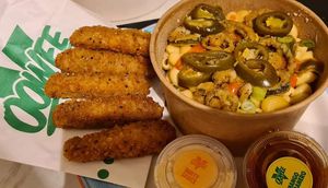 Tenders, hot mac n cheeze and dips at Oowee Vegan in Brighton