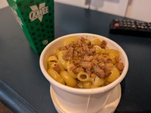 Mac and cheese at Oowee Vegan in Brighton