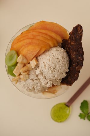 Soy yogurt with fruit and toppings at SWEETDEO - 스윗드오 in Seoul