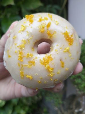Vegan Lemon & White Chocolate Donut at Cow in Wings - คาว อิน วิงส์ in Samut Prakan