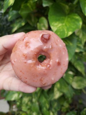 Vegan Strawberry & White Chocolate Donut at Cow in Wings - คาว อิน วิงส์ in Samut Prakan
