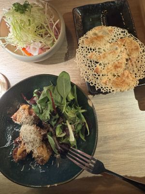 Wontons, gyozas and tempura cauliflower   at Shisomen in Berlin