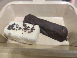 "Twix" and chocolate ricotta bar with caramel at Veganissimo - Maybe closed in Koh Samui