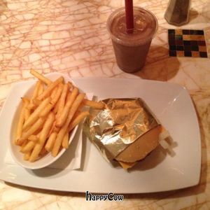 vegan burger at Wynn Hotel - Zoozacrackers Deli in Las Vegas