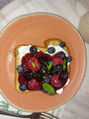  at Holy Llama - Sintagma in Athens