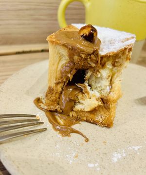 „Praline"  at Holy Llama - Sintagma in Athens