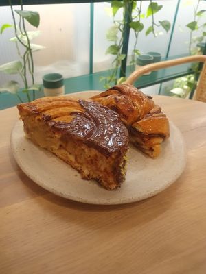 Sharing a babka and a pistacchio wheel: both delicious 😋 at Holy Llama - Sintagma in Athens
