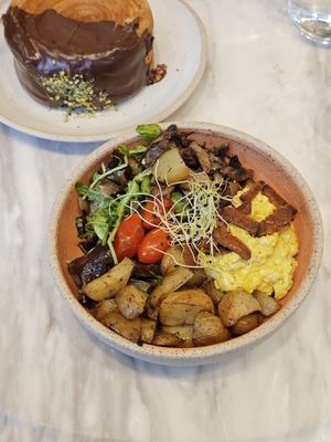  at Holy Llama - Sintagma in Athens