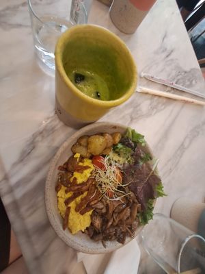  at Holy Llama - Sintagma in Athens