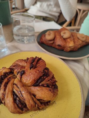 Chocolate Babka and the "Crookie" (croissant filled with cookie dough) at Holy Llama - Sintagma in Athens