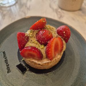 Pistachio tartelette at Holy Llama - Sintagma in Athens