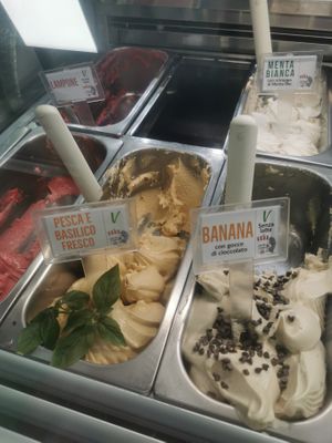  at Gelateria Veronica in Torri-di-arcugnano