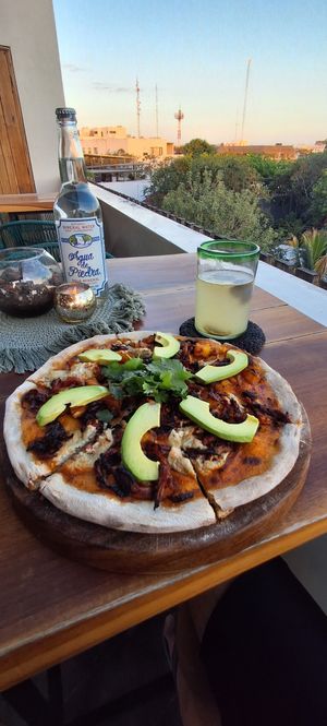 Pizza pastor e limonada at Casa Vegana in Tulum