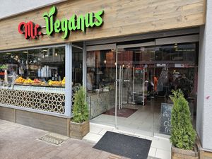 Alles Frisch at Mr. Veganus in Ludwigshafen