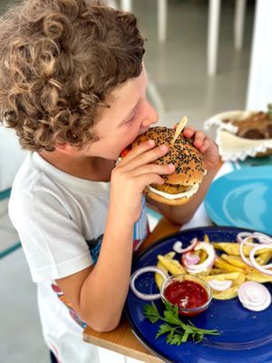 Veggie burger at Daphne's Club Cosy Seaside Accommodation & Cosy Veggie Restaurant in Xylokastro