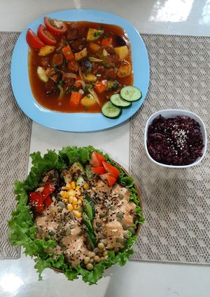 *Buddha bowl*, 
*Spicy and sweet (vegan) chicken*
 at Vegan House in Ulaanbaatar