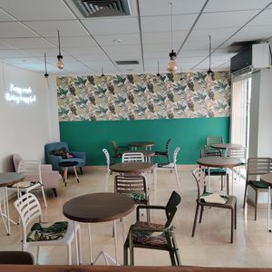 Inside 2 at Oh. Em. Gee! in Tunis