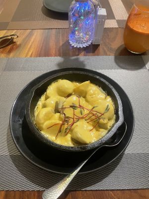 Cheesy potatoes on a sizzling plate😍  at CASA AÜA MÉRIDA in Merida