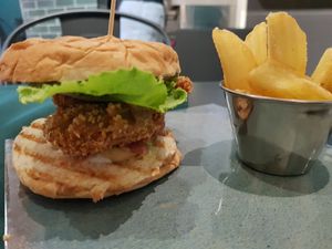 Milanesa sándwich (KFC style oyster shrooms) at La Perra Verde in Barcelona