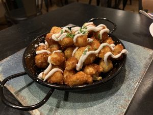 Palomitas de coliflor  at La Perra Verde in Barcelona