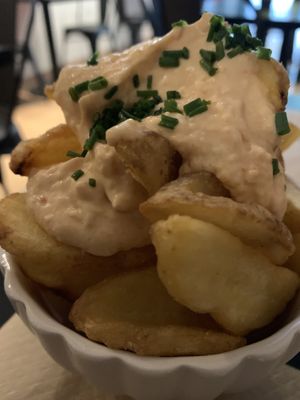 Patatas with liner Mayo   at La Perra Verde in Barcelona