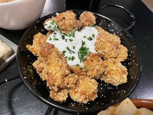 Palomitas de coliflor  at La Perra Verde in Barcelona